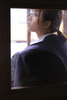 教室撩开老师的裙子和丝袜